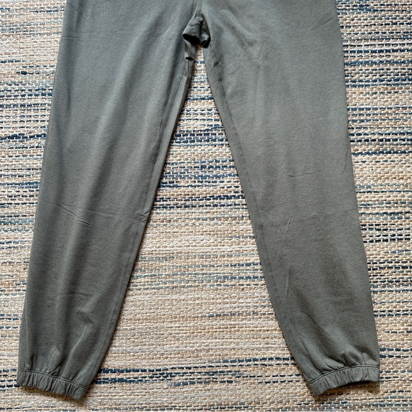 NWT Vuori Boyfriend Jogger in Laurel Heather Green Size X-Small - Picture 4 of 11